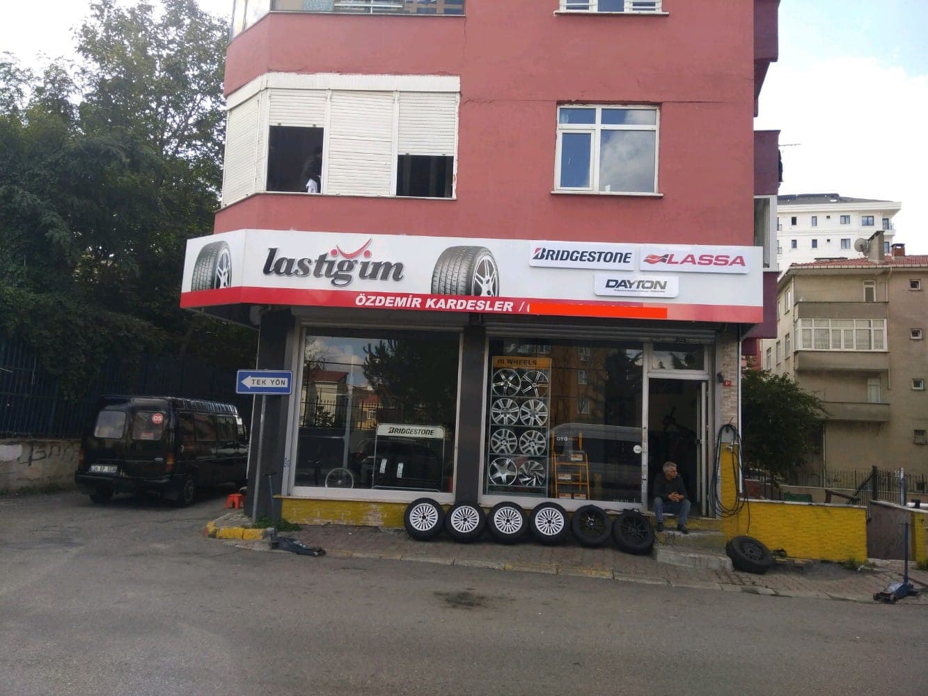 ÖZDEMİR KARDEŞLER OTO LASTİK - ÜMRANİYE / İSTANBUL